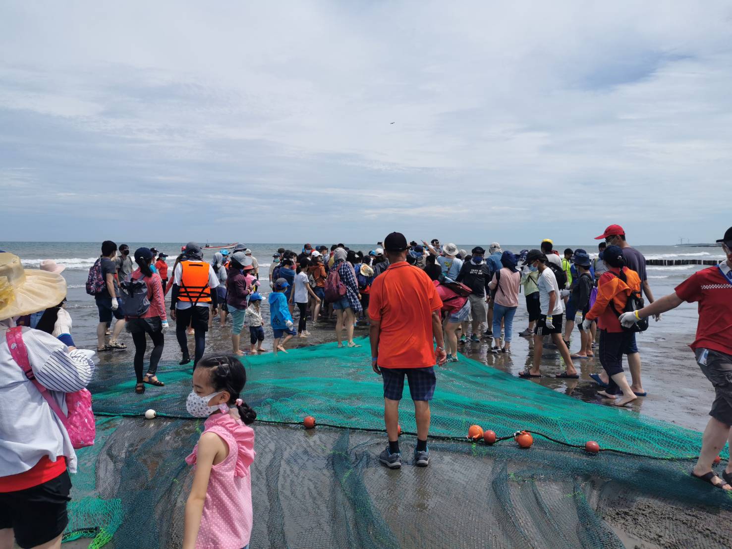 2​022竹北市牽罟文化祭 新月沙灘重現傳統牽罟捕魚