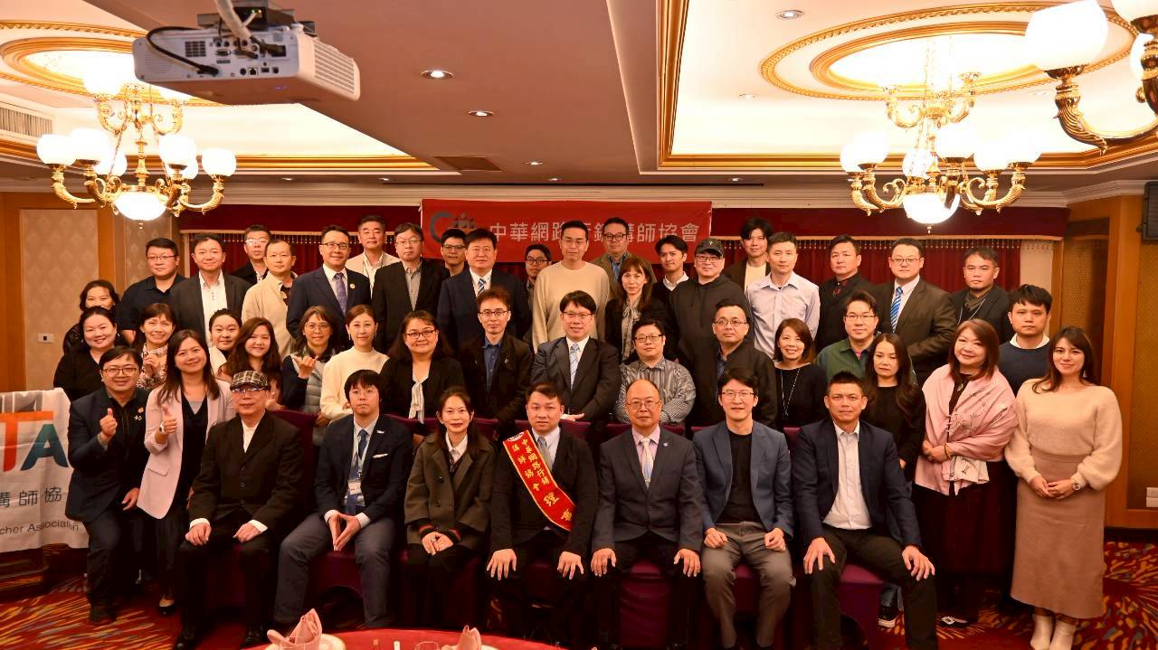 (中華網路行銷講師協會 邀集產官學代表啟動「企業級 AI 行銷職能認證」證照考試 / 中華網路行銷講師協會提供)
