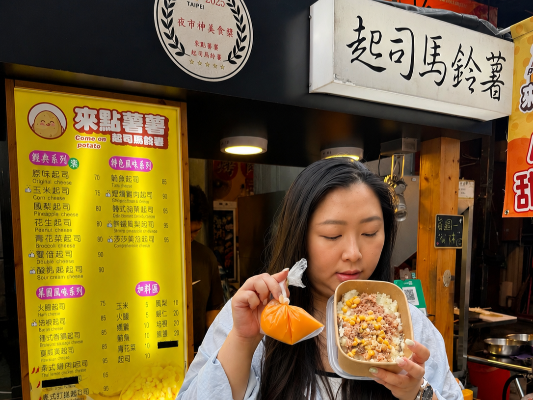 美食部落客葶Ting走訪景美夜市 循著兒時記憶尋找熟悉的好味道。圖/臺北市市場處提供