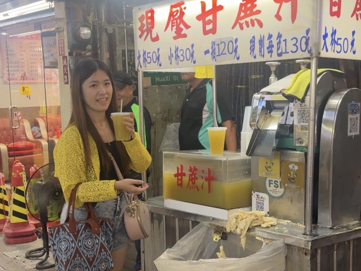 Nicole帶路華西街夜市尋味。圖：臺北市市場處