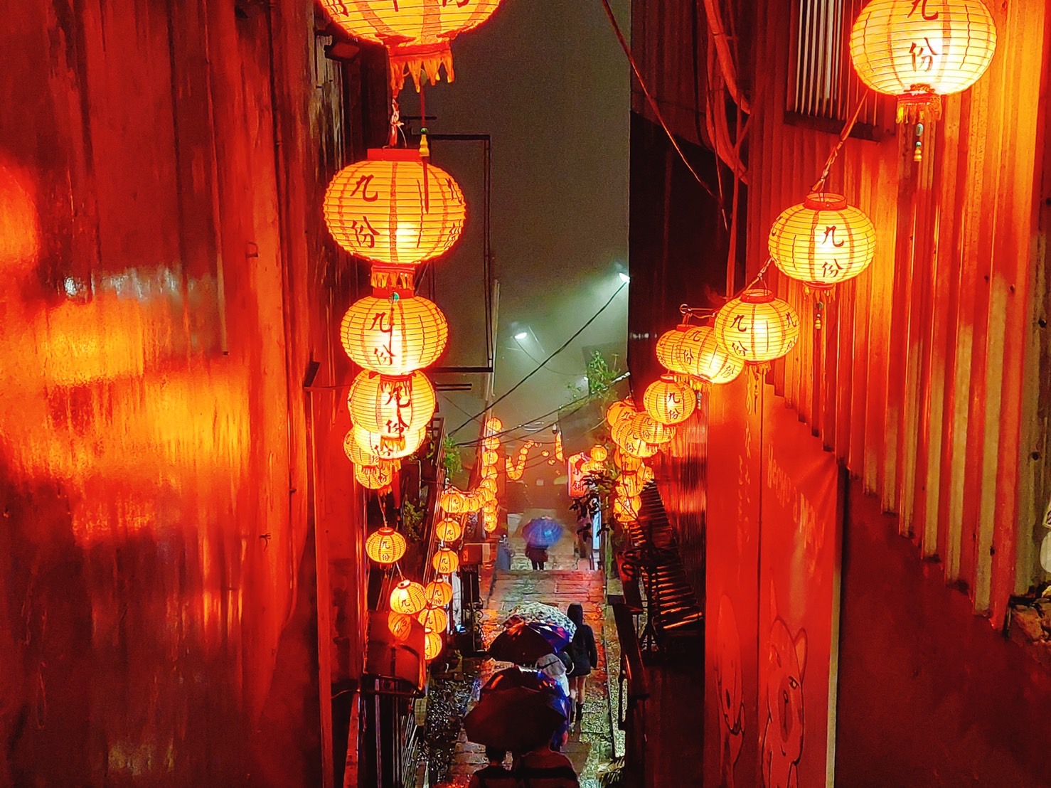 九份紅燈籠點亮山城 夜遊走訪祈福尋古意