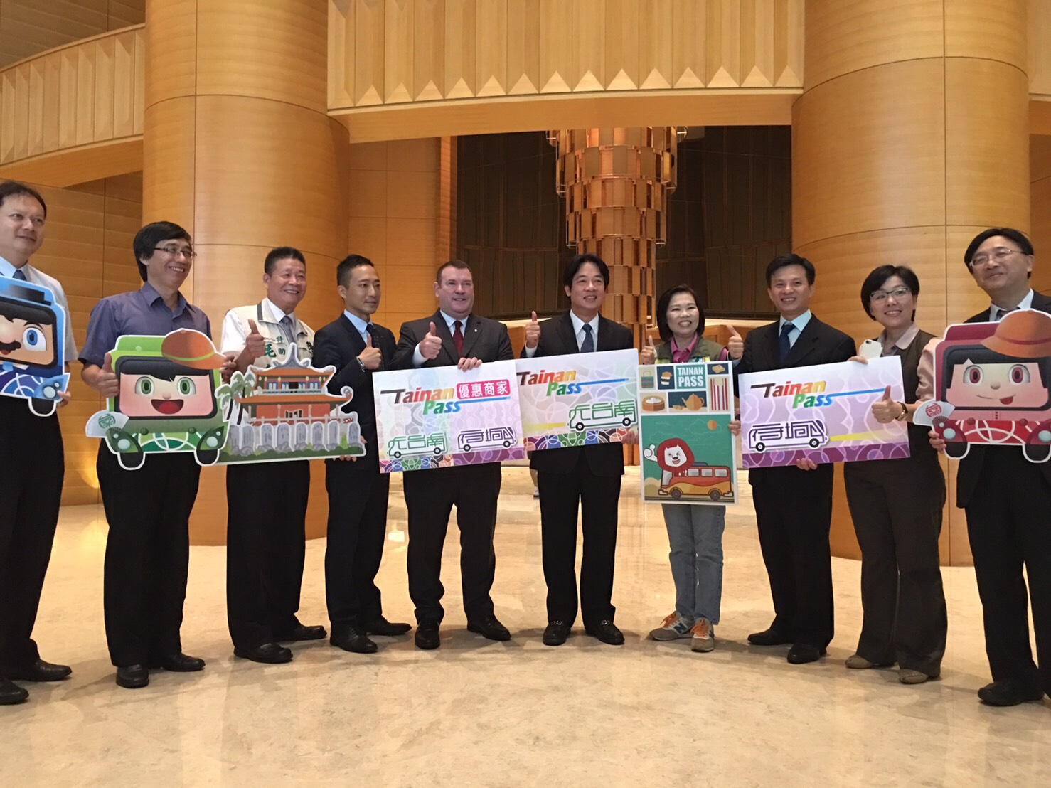 【活動照】台南市賴清德市長(右五)與台南觀光旅遊局王時思局長(右二)