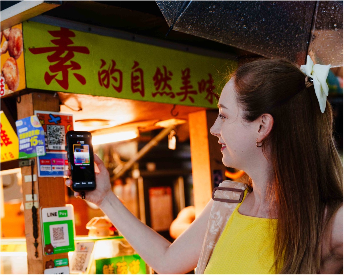 波蘭籍知名網紅「波蘭Anna」走訪臺北南機場夜市，深入體驗臺灣夜市多元的飲食文化與熱鬧氛圍。圖/臺北市市場處提供