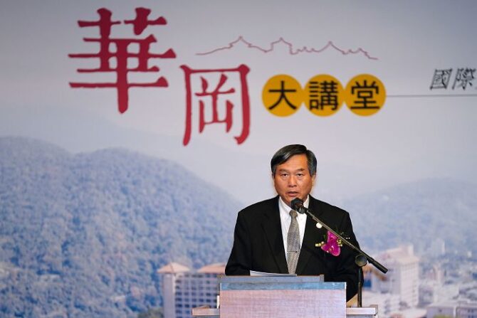 文大校長徐興慶指出，李哲藝對於台灣音樂的執著令人感動，也值得文大師生效法學習。（圖：文大提供）