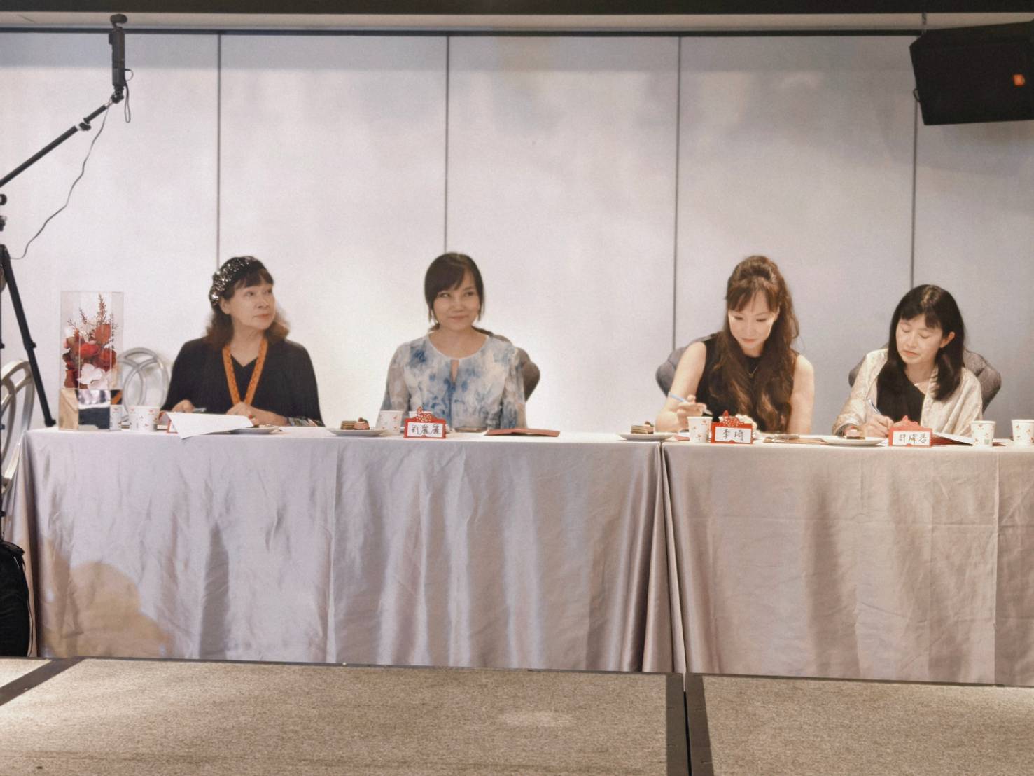 (柒色未來評審團陣容，柒色未來藝術顧問李琦老師、光翊藝術創辦人許瑞容老師、寶萊塢舞蹈家劉麗麗老師，以及台灣小姐選拔主席潘逢卿小姐。圖由未來新媒體提供)