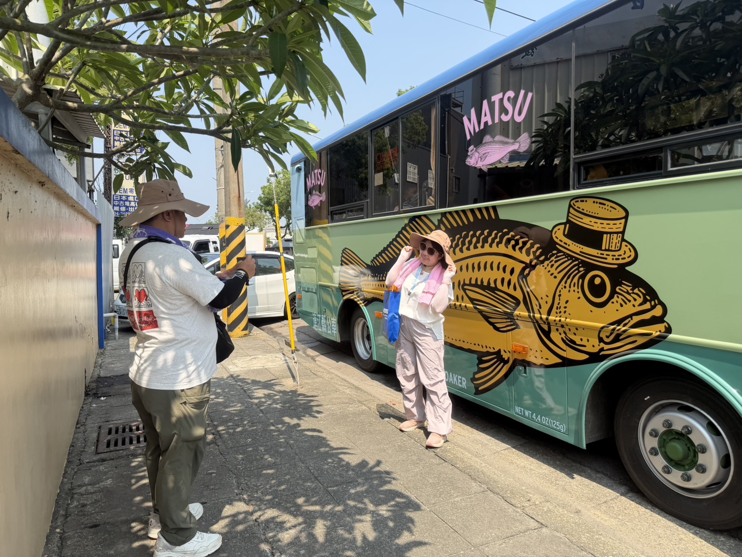 白沙屯媽祖信眾搶拍黃魚公車 圖連江縣政府提供