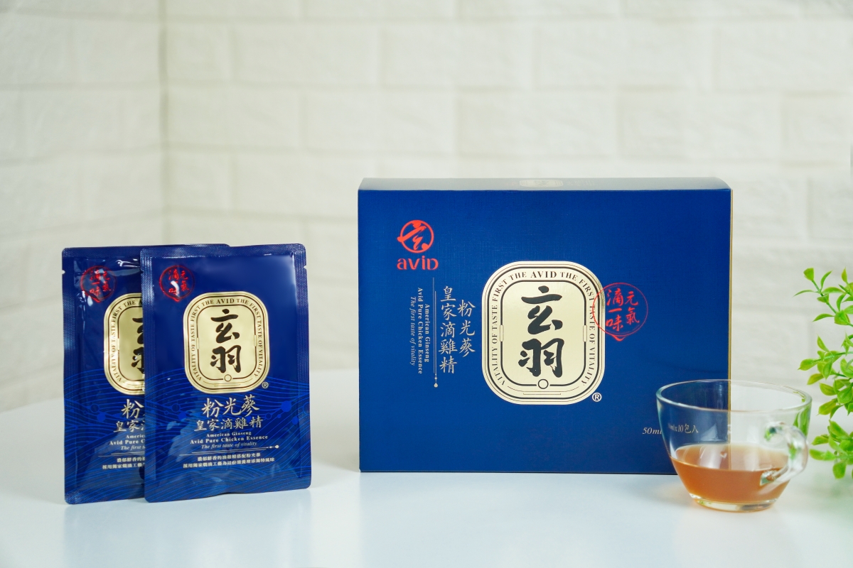 粉光蔘滴雞精，為工作強度大、銀髮族群打造，是年節送禮的活力之選（圖玄羽皇家滴雞