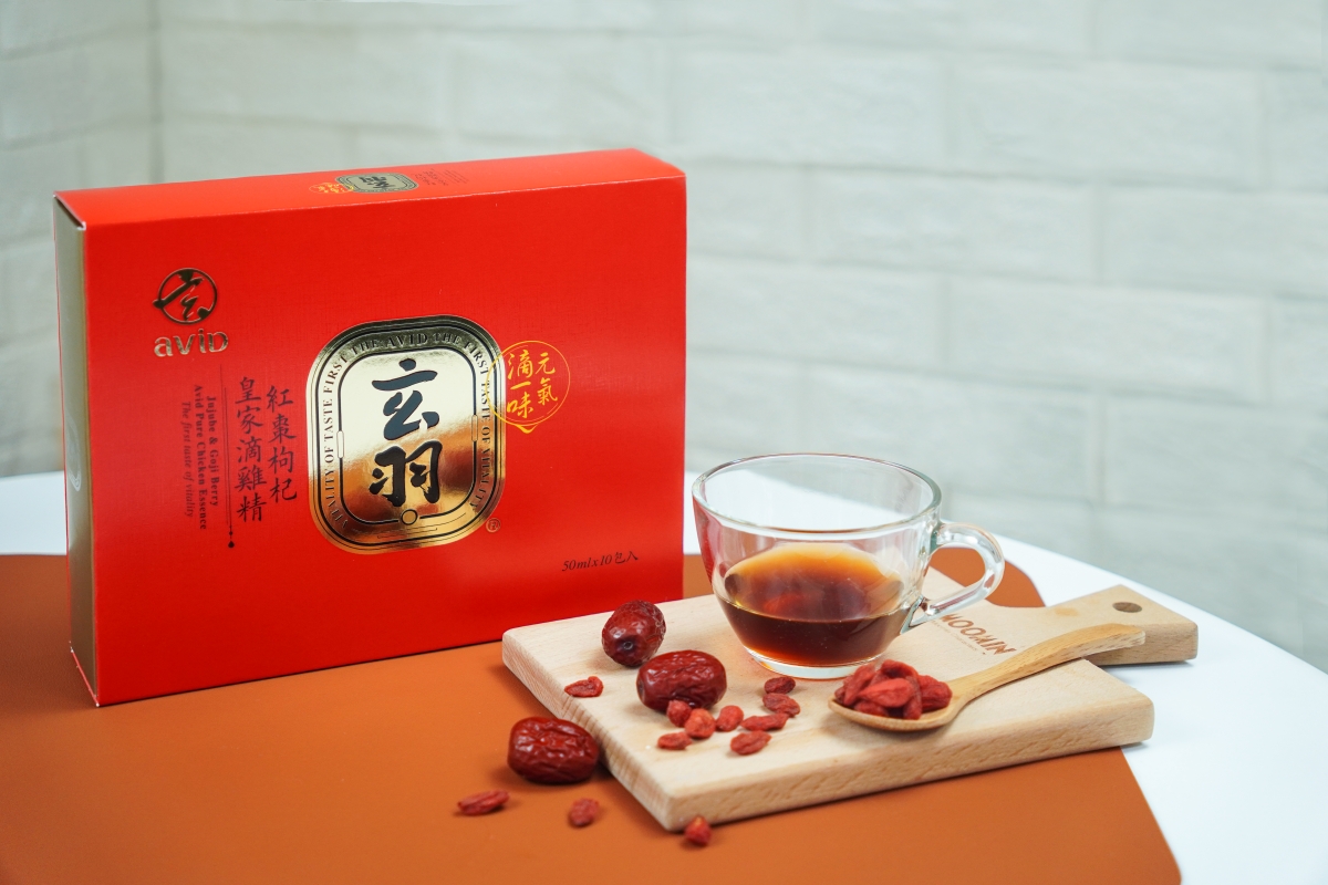 紅棗枸杞滴雞精為送禮增添體貼暖意，特別適合女性日常飲用（圖玄羽皇家滴雞精）