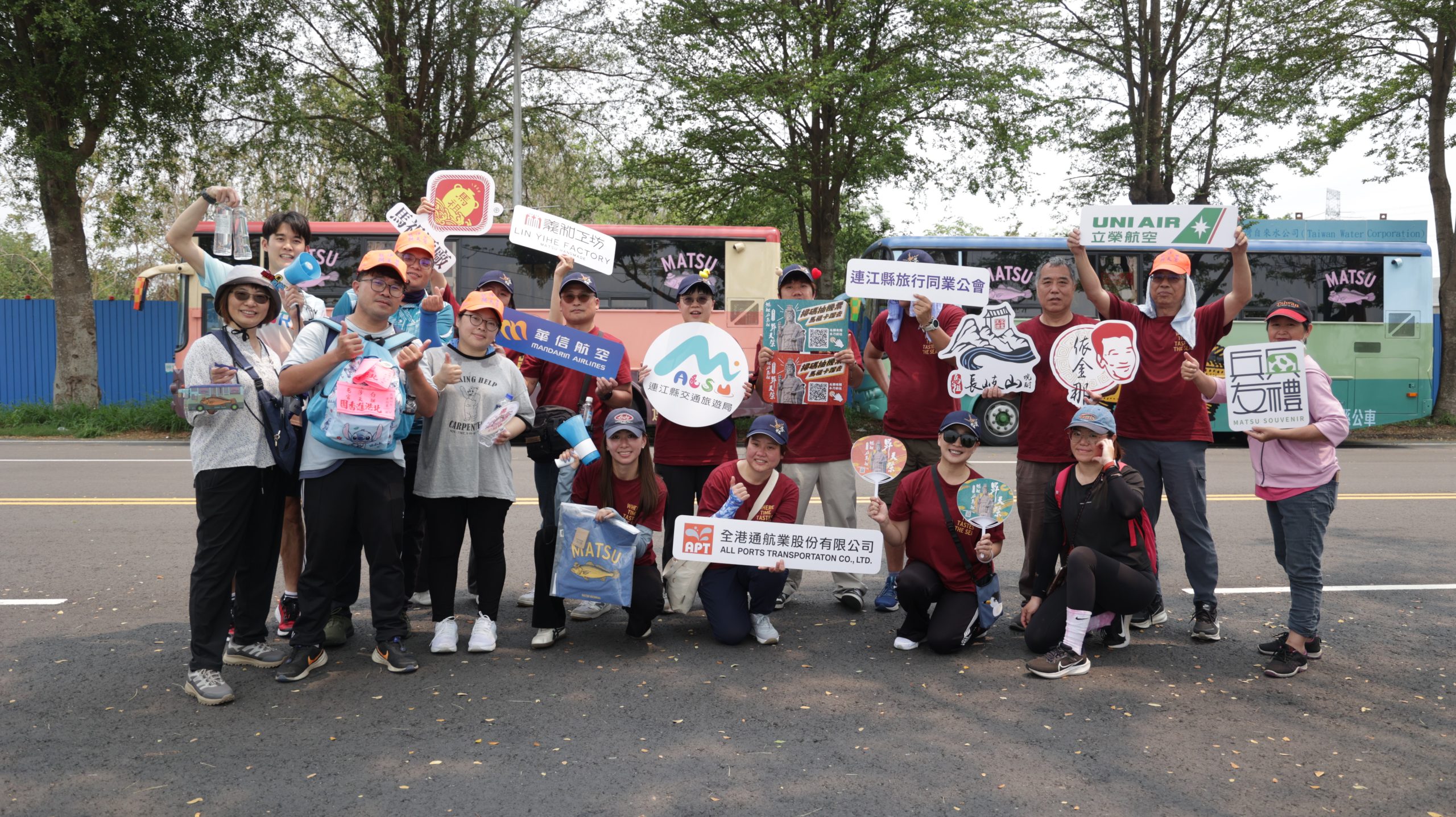 結緣扇與馬祖好物深受民眾歡迎。圖連江縣政府提供